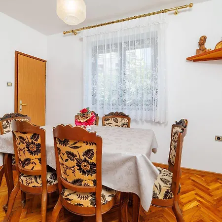 Helles Nur 450 Meter Zum Mit Bbq-bereich - Hunde Willkommen Apartment Dramalj