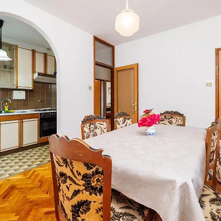 Helles Nur 450 Meter Zum Mit Bbq-bereich - Hunde Willkommen Apartment Dramalj
