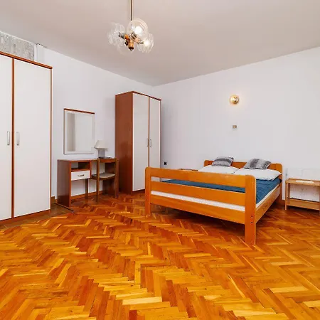 Apartment Helles Nur 450 Meter Zum Mit Bbq-bereich - Hunde Willkommen Dramalj