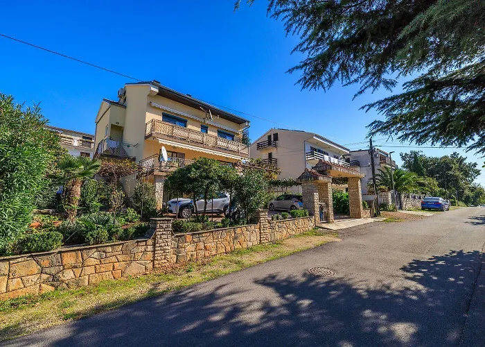 Apartment Helles Nur 450 Meter Zum Mit Bbq-bereich - Hunde Willkommen Dramalj